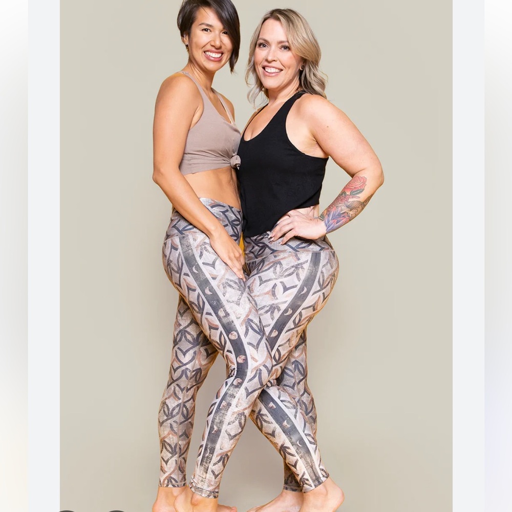 Niyama Sol Moon Phase Leggings in Gray and Tan